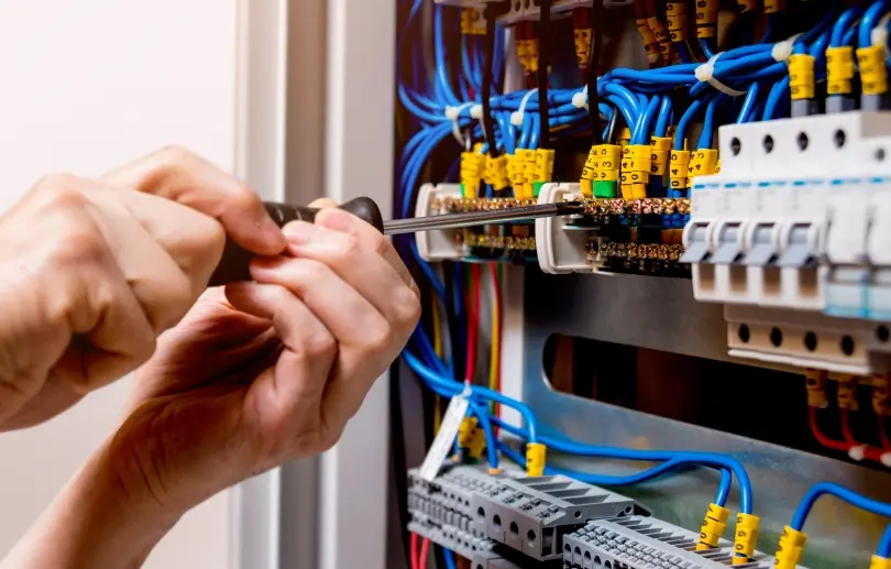 Elektrik panosu bağlantı işçiliği